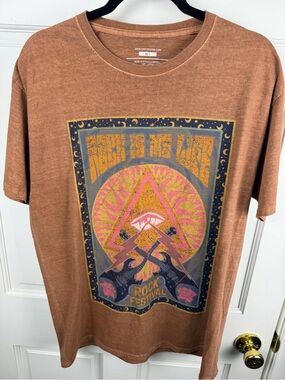 NWOT Graphic Rock Festival Tee in Rust Brown Pink Floyd summer tour